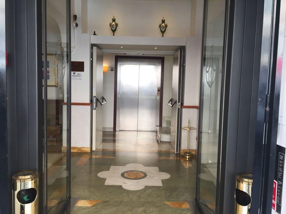 Hotel Borromeo Esterno foto